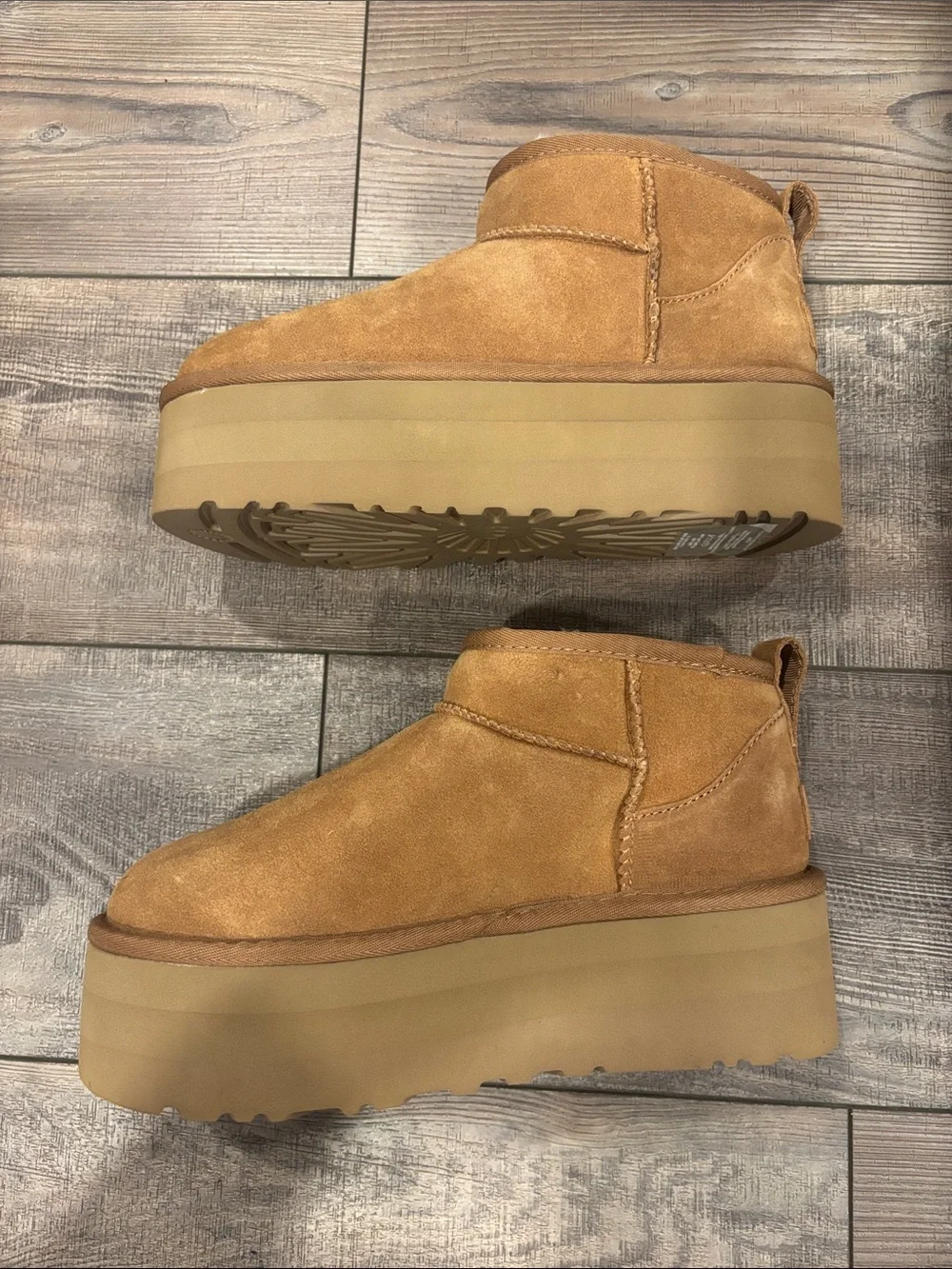 UGG new without